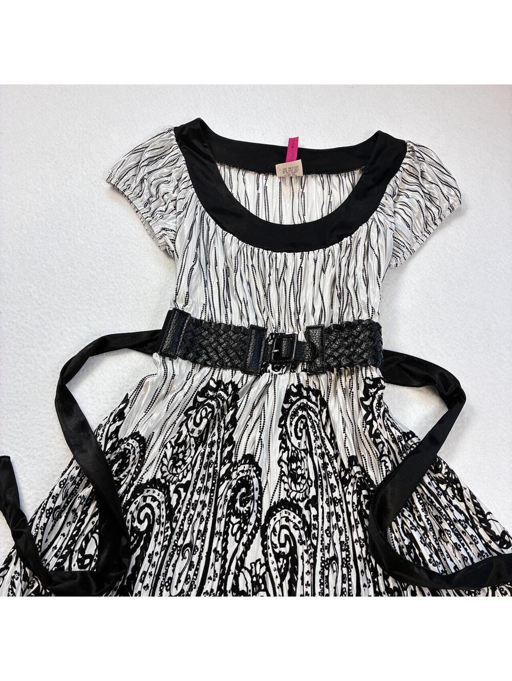 Vintage Heart Soul black white tie back babydoll top belt scoop neck Size medium